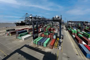 Ports move from electrification to intelligent automation