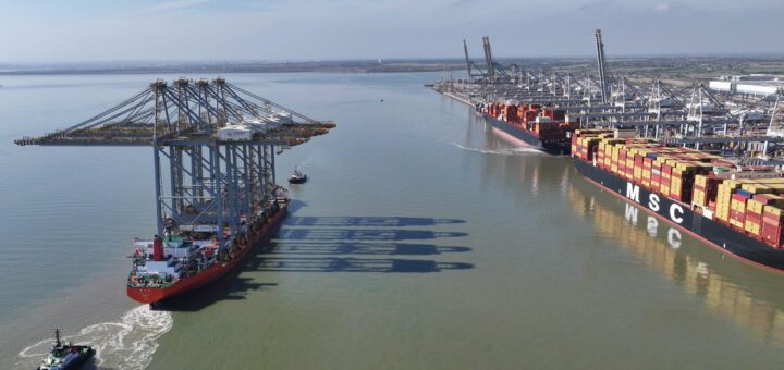 Electric quay cranes prepare UK ports for larger ships